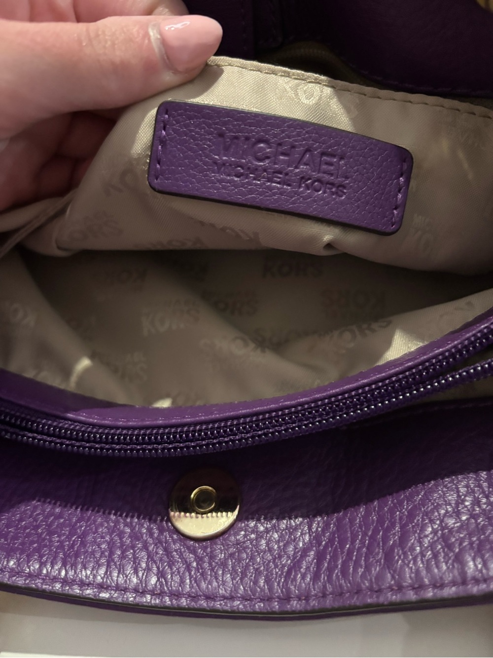 Michael Kors Purple Leather Shoulder Bag with Gold Accents - Picture 6 of 9